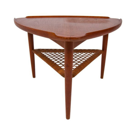 2797-PoulJensenGuitarPickAccentTable