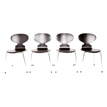 3158-ArneJacobsen4BlackAntChairs