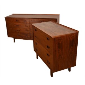 Mid Century Modern Walnut 8 Drawer Dresser / Credenza