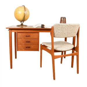 Danish Modern Teak Desk with L-to-R Movable Drawers
