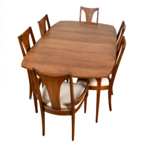 Broyhill Brasilia 42″ Rounded-Square Walnut Expanding Dining Table w: 3 Leaves
