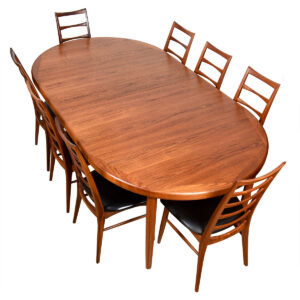 Round-to-Oval Danish Modern Teak Dining Table w: 2 Leaves