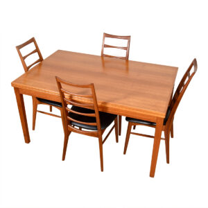 Expanding Danish Modern Teak Mid-Sized Dining Table