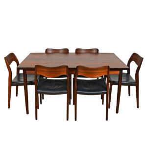 Mid-Sized Danish Rosewood Expanding Dining Table w. Gently Curved Sides