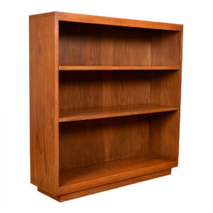 Compact Bookcase in Walnut with Adjustable Shelves