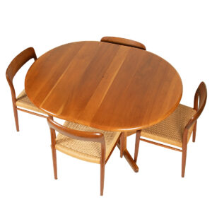 Scan Oval Expanding Dining Table in Solid-Plank-Cherry